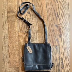 Tignanello Black Leather Shoulder Bag – Classic Everyday Purse